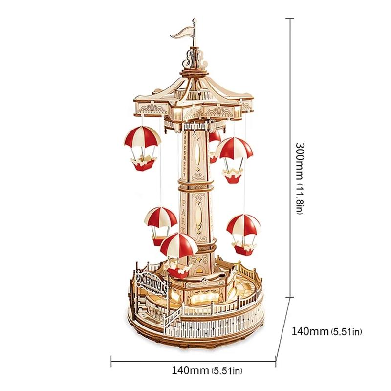 Kırmızı ve beyaz gondollu ahşap atlıkarınca modeli, 300 mm yüksek.