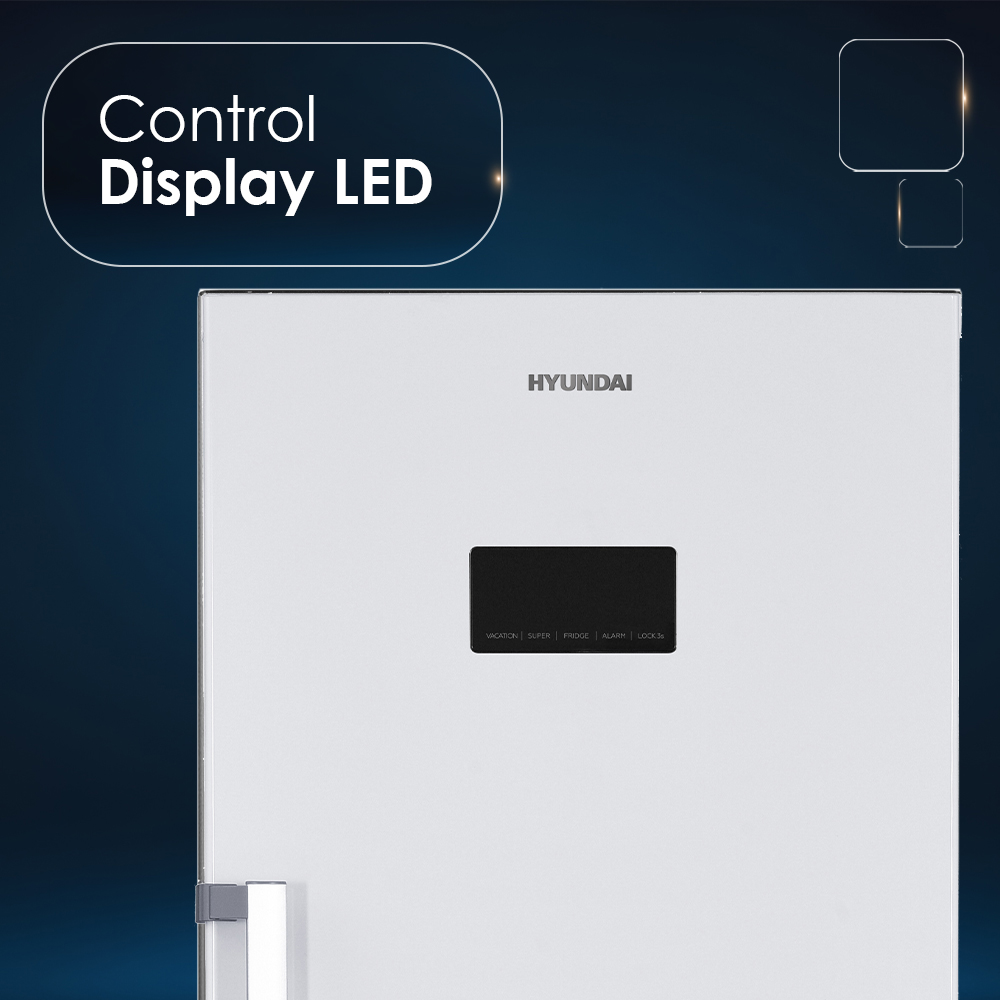 Puerta blanca de refrigerador con logo Hyundai y panel de control LED negro.