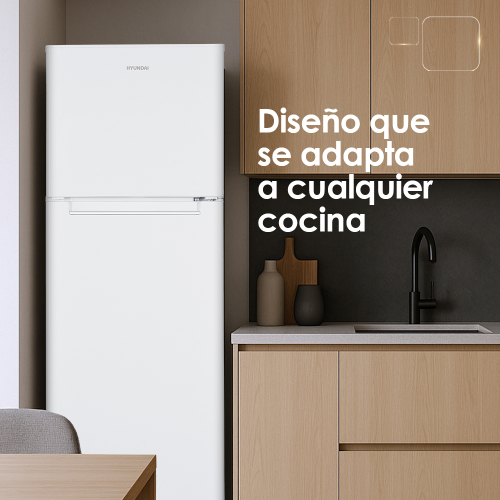 Una nevera blanca Hyundai en cocina moderna con gabinetes de madera y grifo negro.