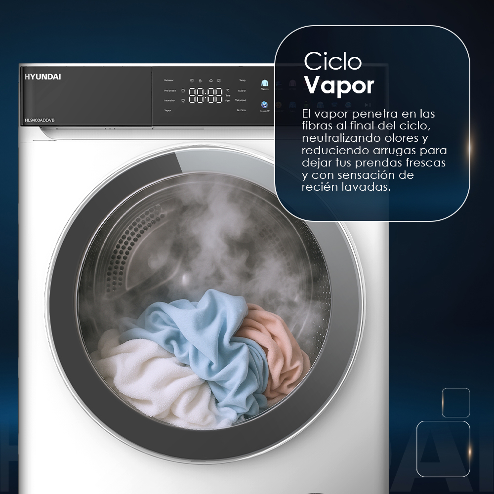 Una lavadora blanca con puerta de cristal, mostrando vapor y ropa dentro.
