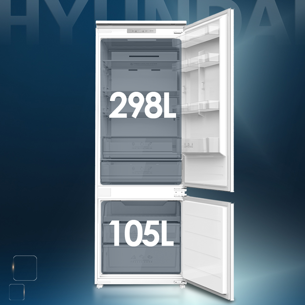 Un frigorífico blanco abierto con sección de 298L y sección de congelador de 105L.
