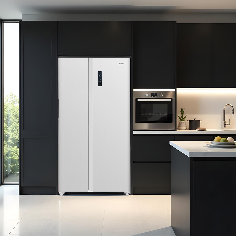 Moderna cocina blanca con electrodomésticos de acero inoxidable y gabinetes negros.