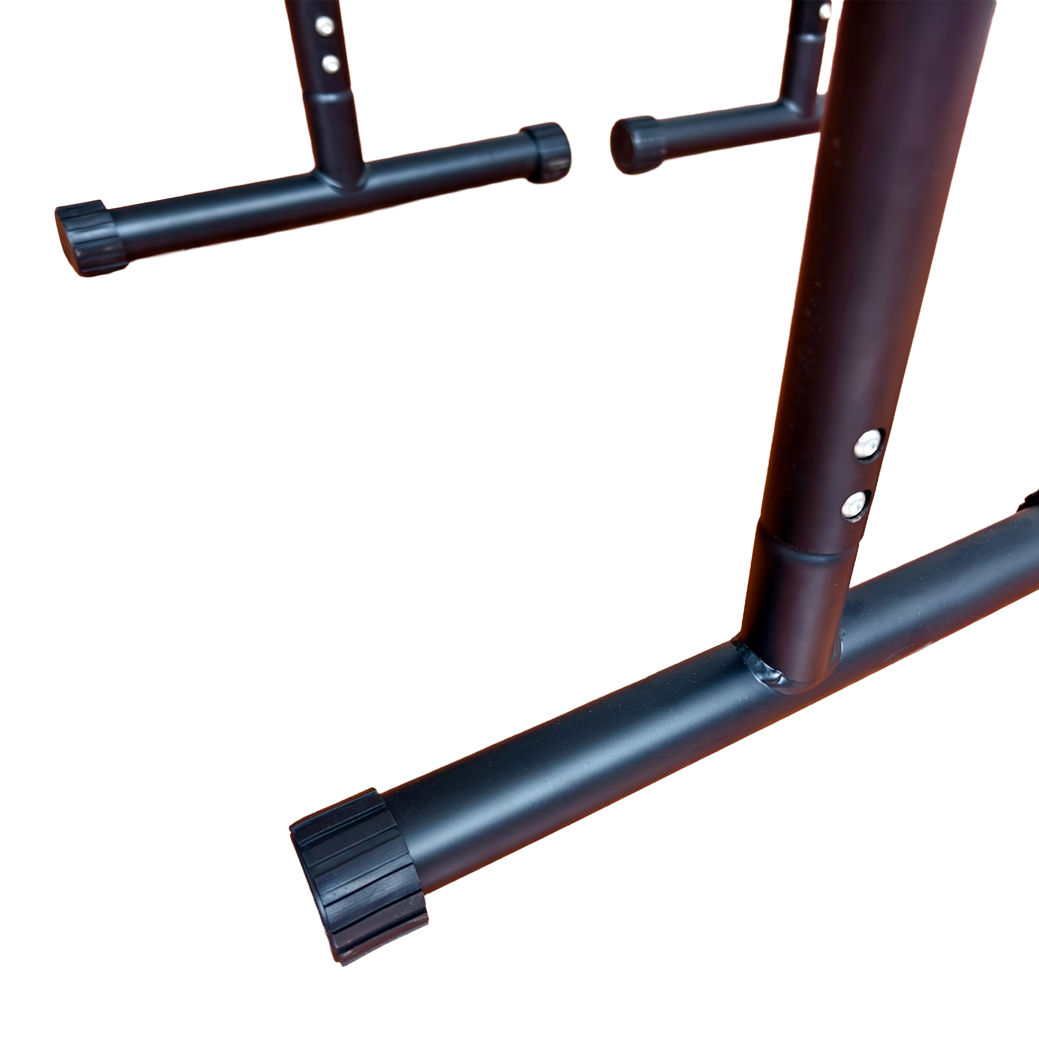 Nahaufnahme von schwarzen Metallbeinen mit verstellbaren Füßen.