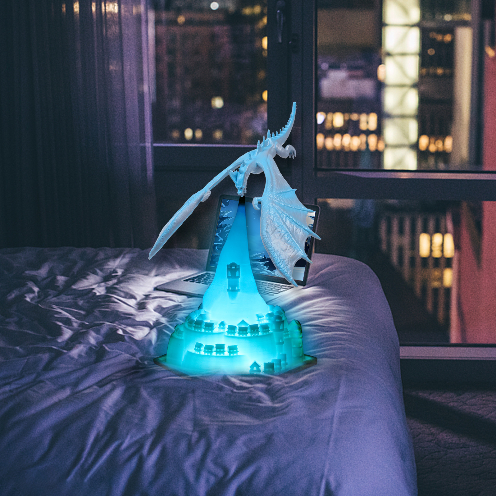 Eine weiße Drachenfigur leuchtet über einer Stadt auf einem Bett.