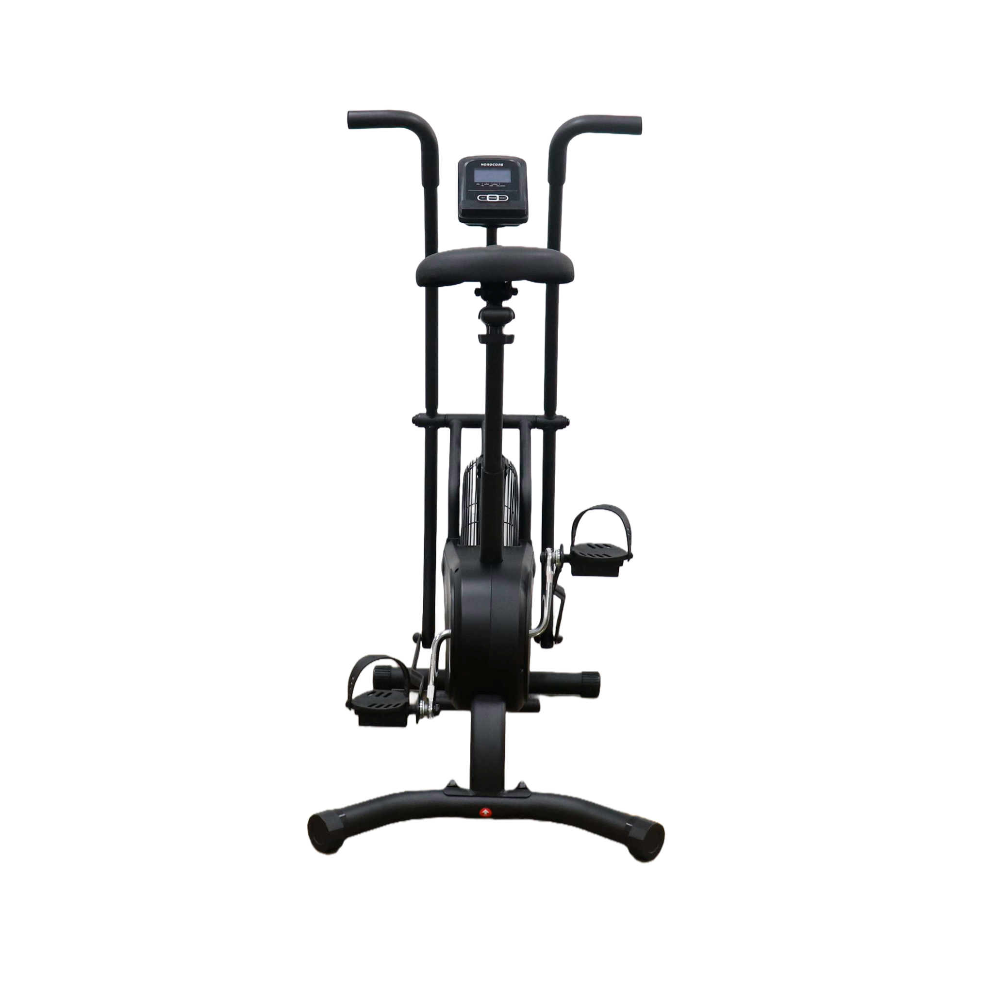 Ein schwarzes Heimtrainer-Fahrrad mit digitaler Anzeige und Pedalen auf weißem Hintergrund.