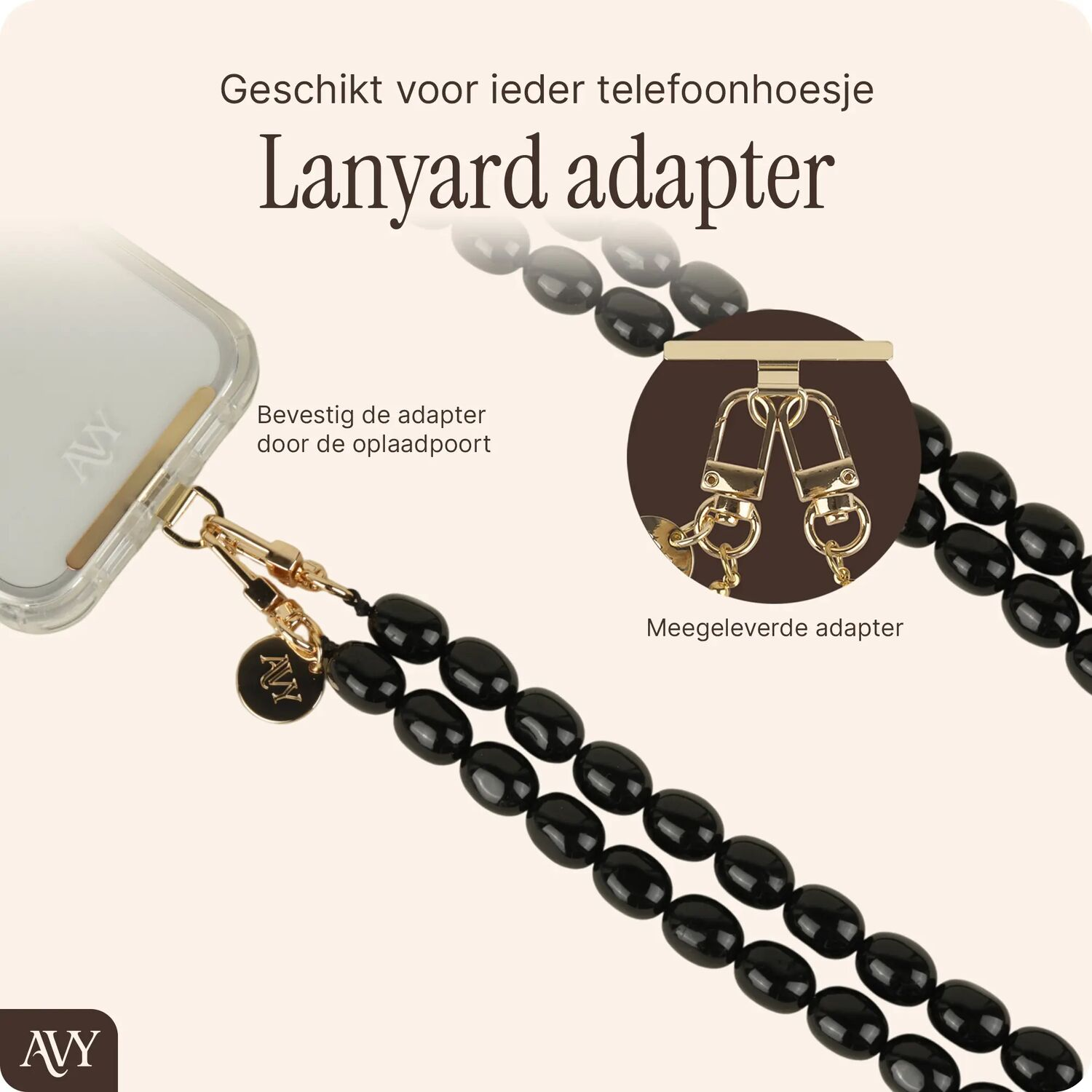 Zwarte lanyard adapter met gouden hardware bevestigd aan een telefoon.