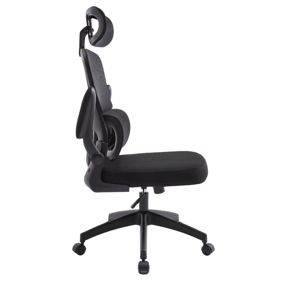 Sedia da ufficio ergonomica nera con poggiatesta e supporto lombare regolabili.