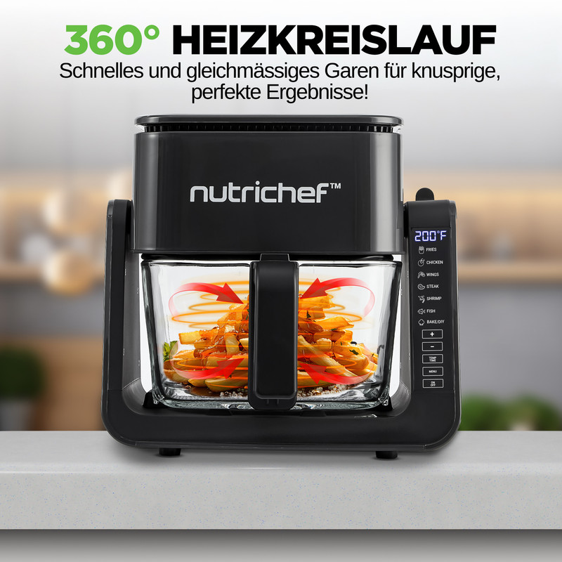 Friggitrice ad aria NutriChef nera con cestello in vetro pieno di patatine.