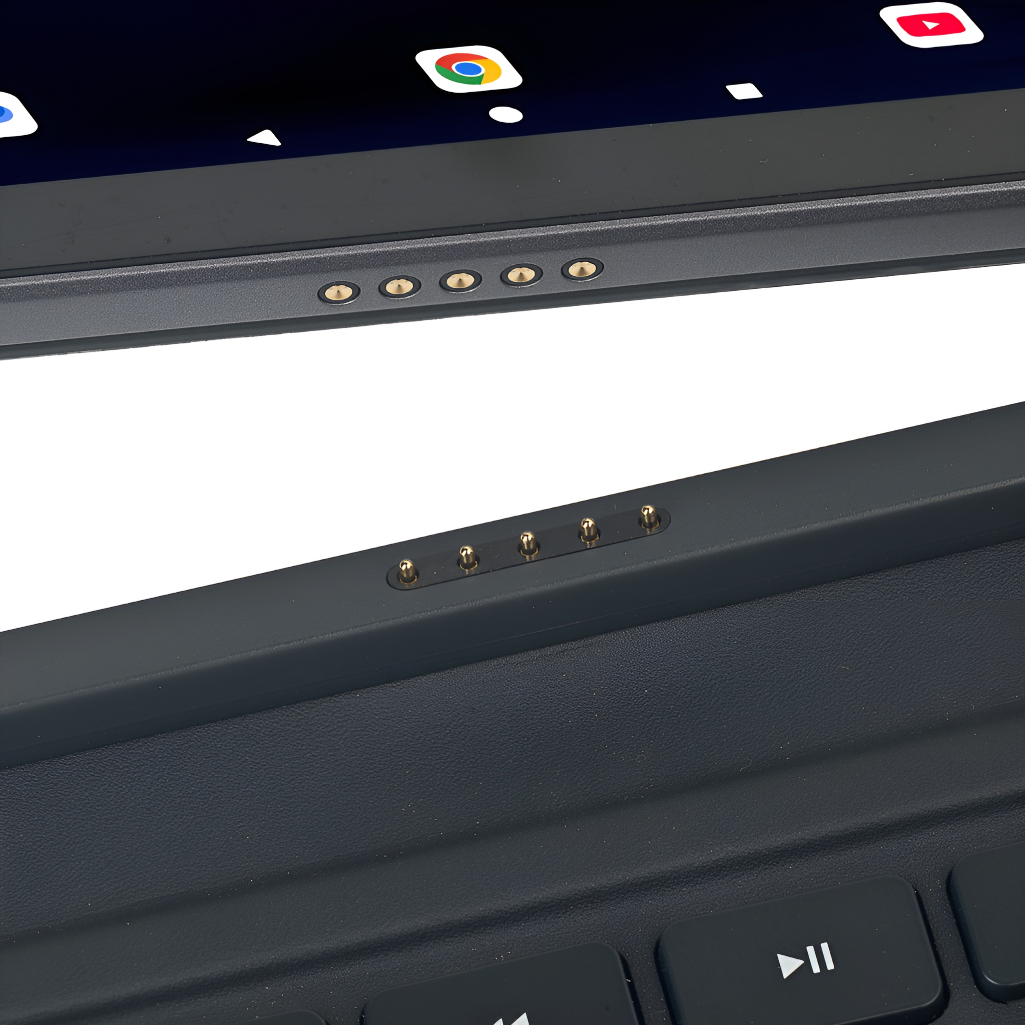 Ein Tablet-Bildschirm mit Apps über einem schwarzen Tastatur-Dock mit goldenen Anschlüssen.