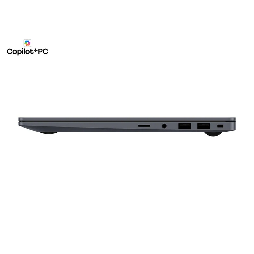 Vista laterale di un laptop grigio scuro che mostra porte e il logo Copilot+PC.