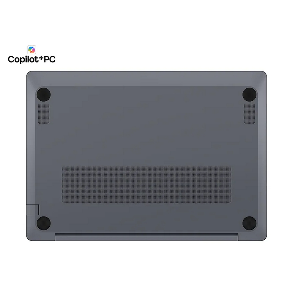 Parte inferiore di un laptop grigio con quattro piedini in gomma e griglie di ventilazione.
