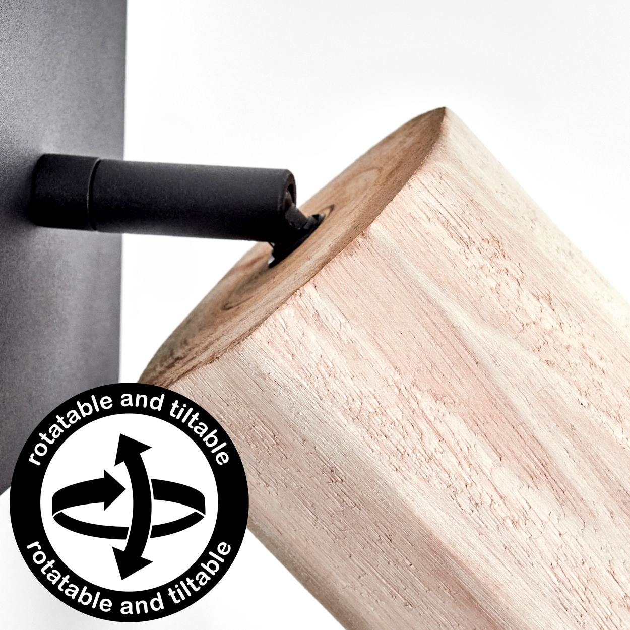 Ein Holzwürfel ist mit einem schwarzen Gelenk an einem grauen Pfosten befestigt.