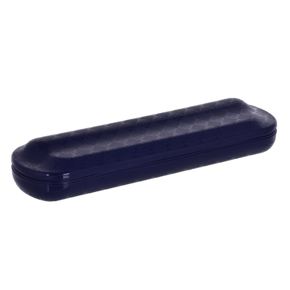 Granatowe etui na okulary z rombami, podłużne i zaokrąglone.