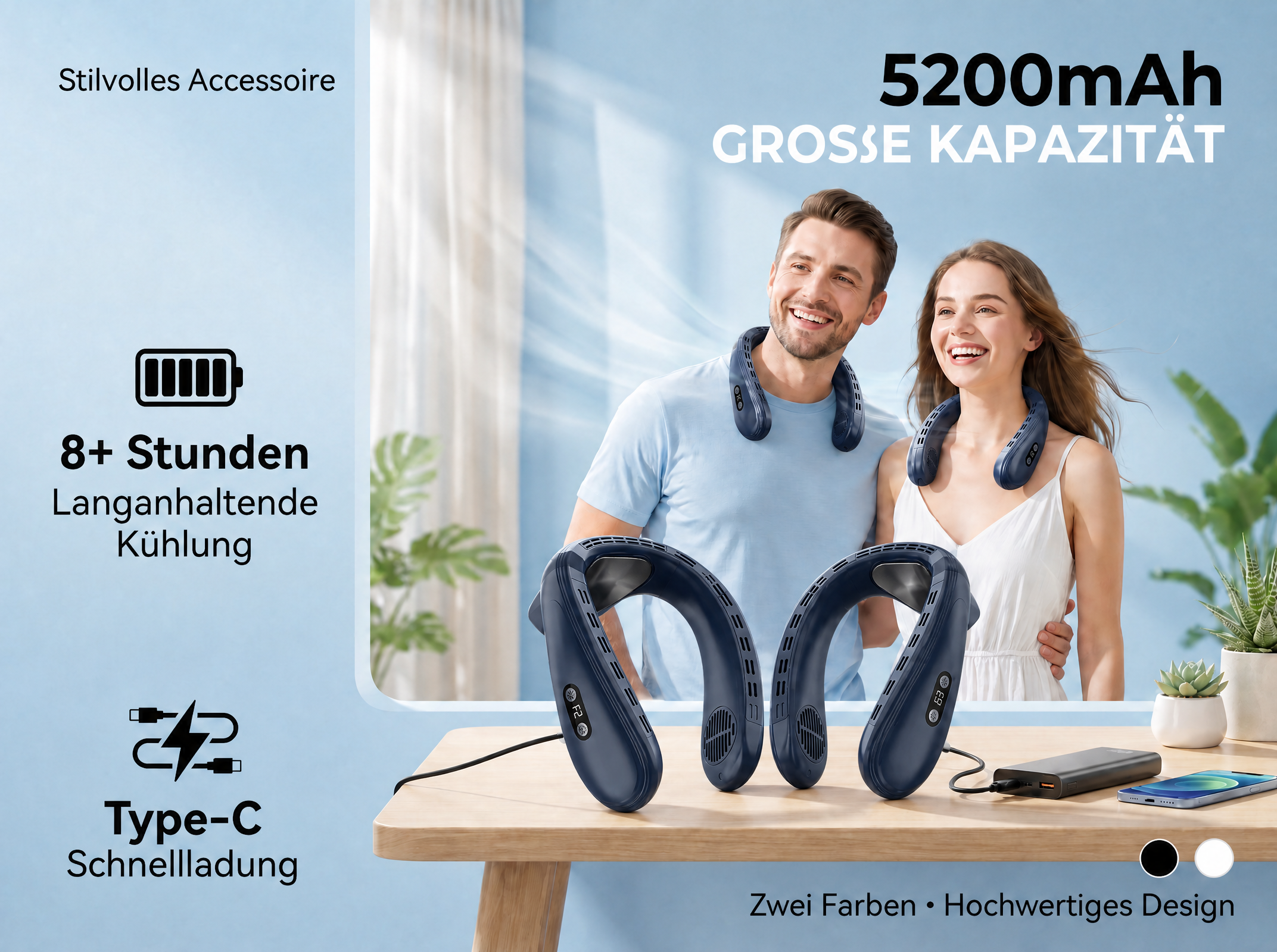 Ein Paar trägt Nackenventilatoren. Ein Powerbank und Handy liegen auf dem Tisch.
