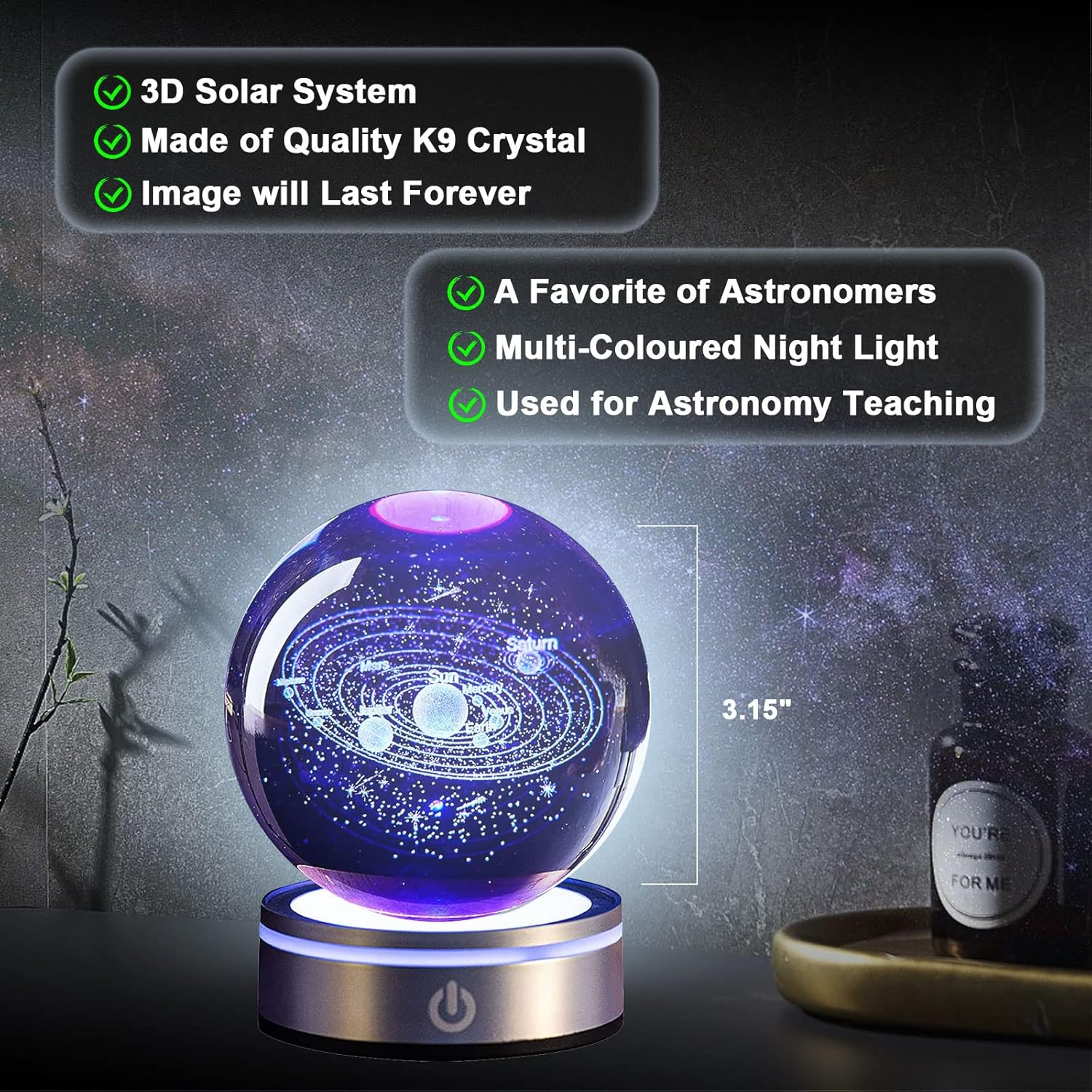 Ein beleuchteter Kristall zeigt das Sonnensystem. Ein Nachtlicht für Astronomen.