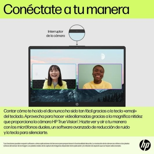 Pantalla de portátil con dos personas en videollamada. Cámara resaltada. Dos personas sonriendo.