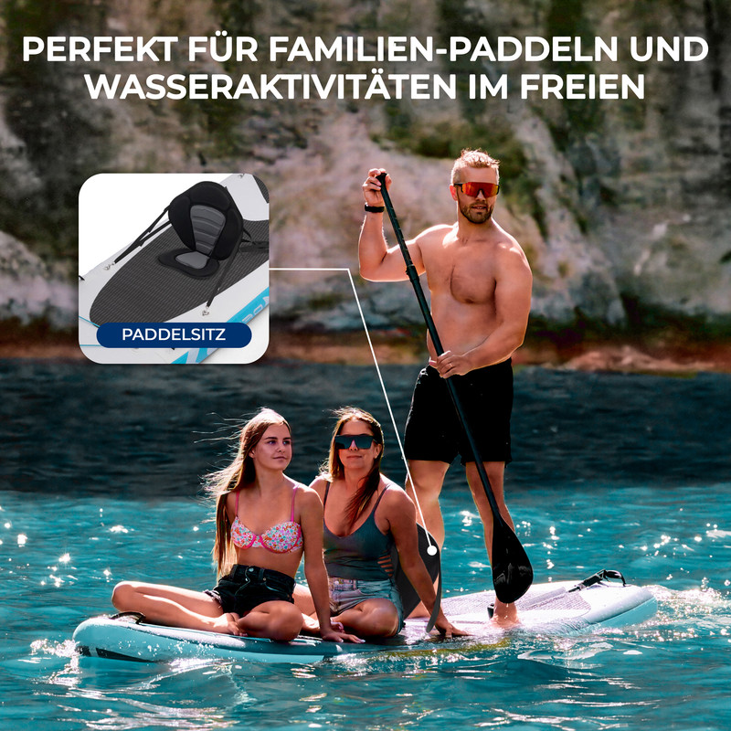 Mann und zwei Frauen auf SUP-Board im Wasser, ein Sitz ist abgebildet.