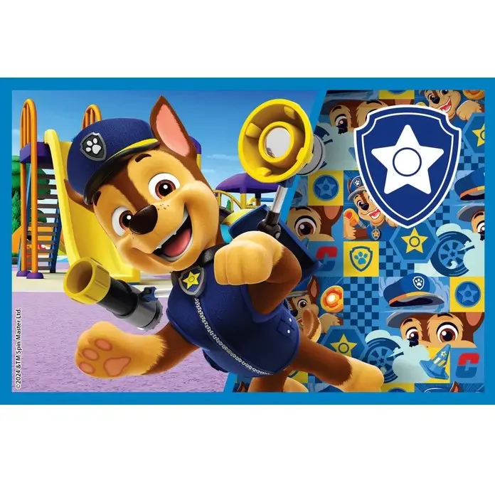 Chase z Psiego Patrolu biegnie z megafonem, plac zabaw w tle.