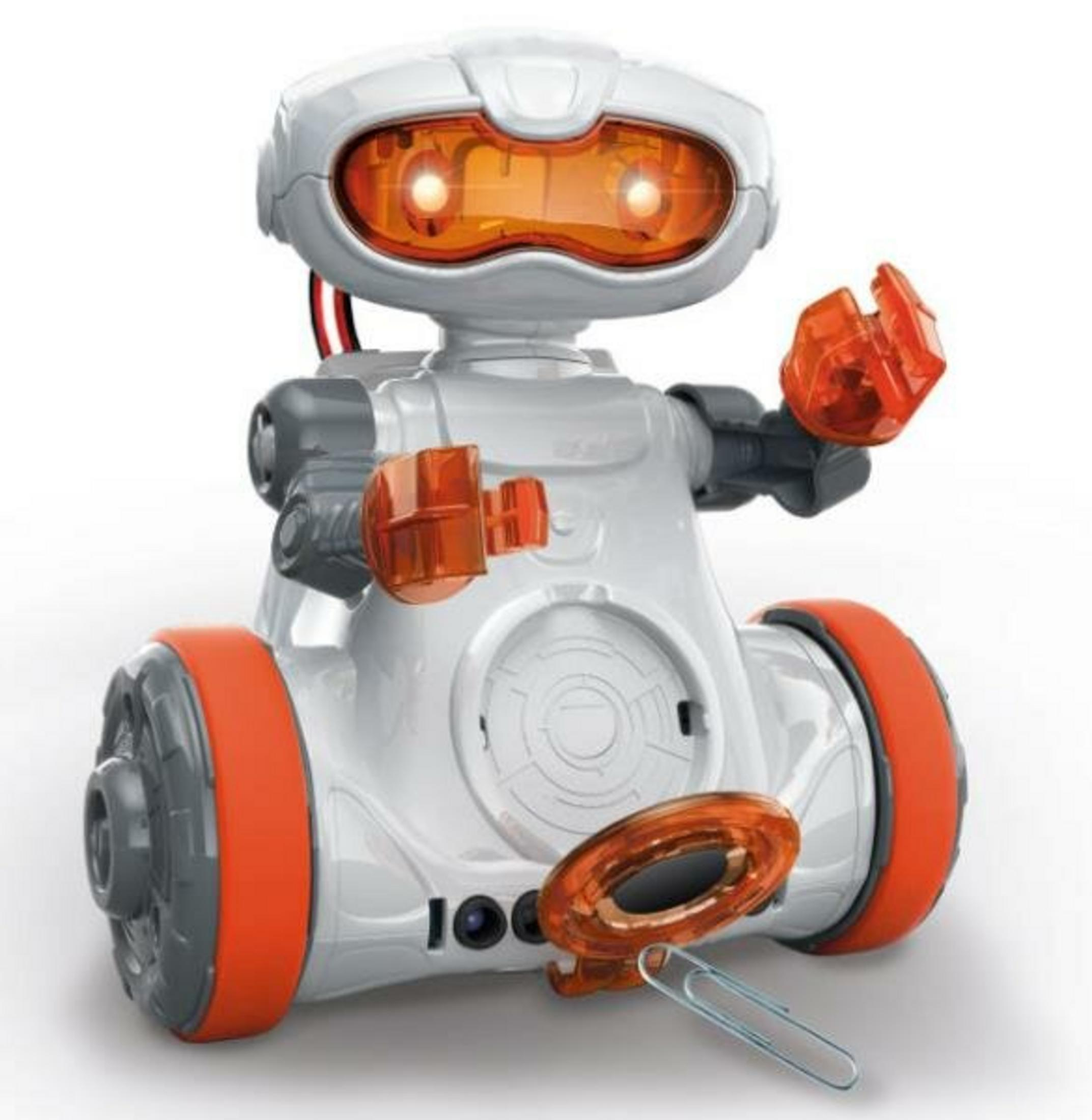 Biały robot z pomarańczowymi oczami i kołami trzyma spinacz swoim magnetycznym chwytakiem.