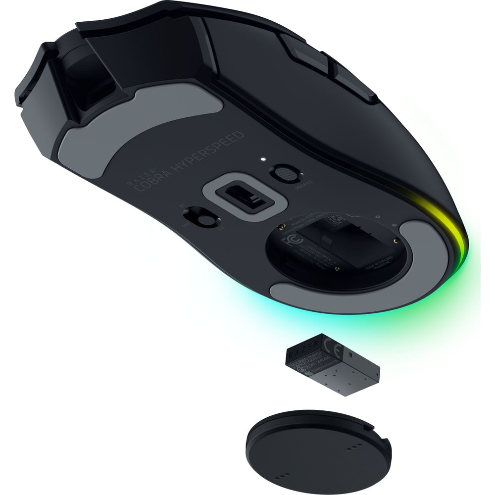 Czarna mysz gamingowa Razer z odłączaną baterią i oświetleniem RGB.