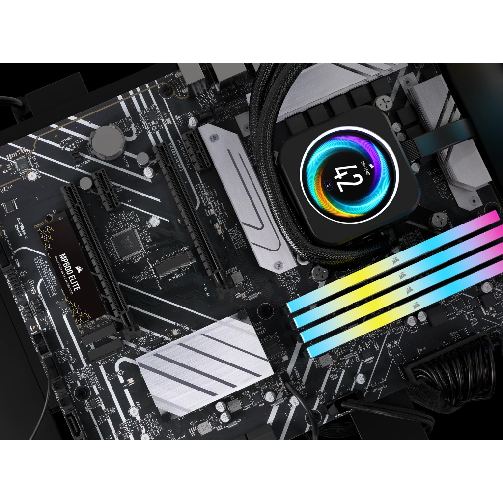 Ein Computer-Motherboard mit CPU-Kühler, RAM-Riegeln und einer M.2-SSD.