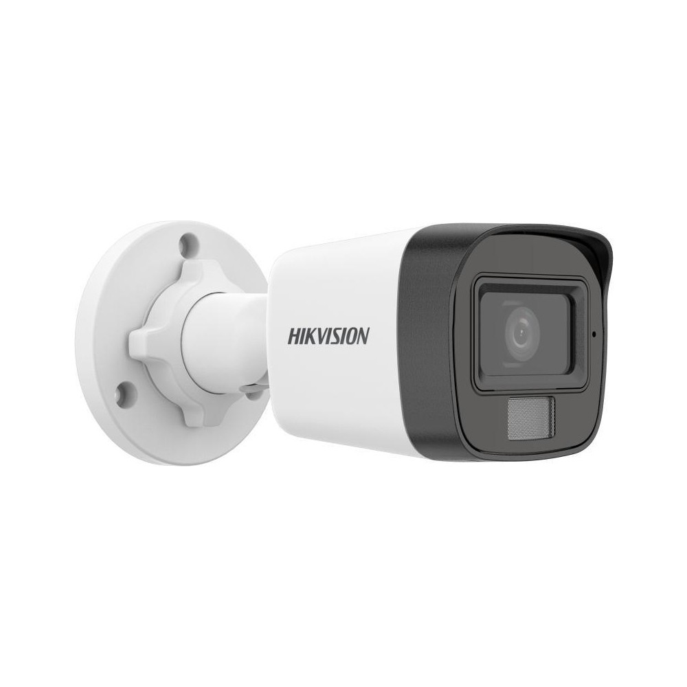 Siyah gövde ve lense sahip beyaz bir Hikvision güvenlik kamerası.