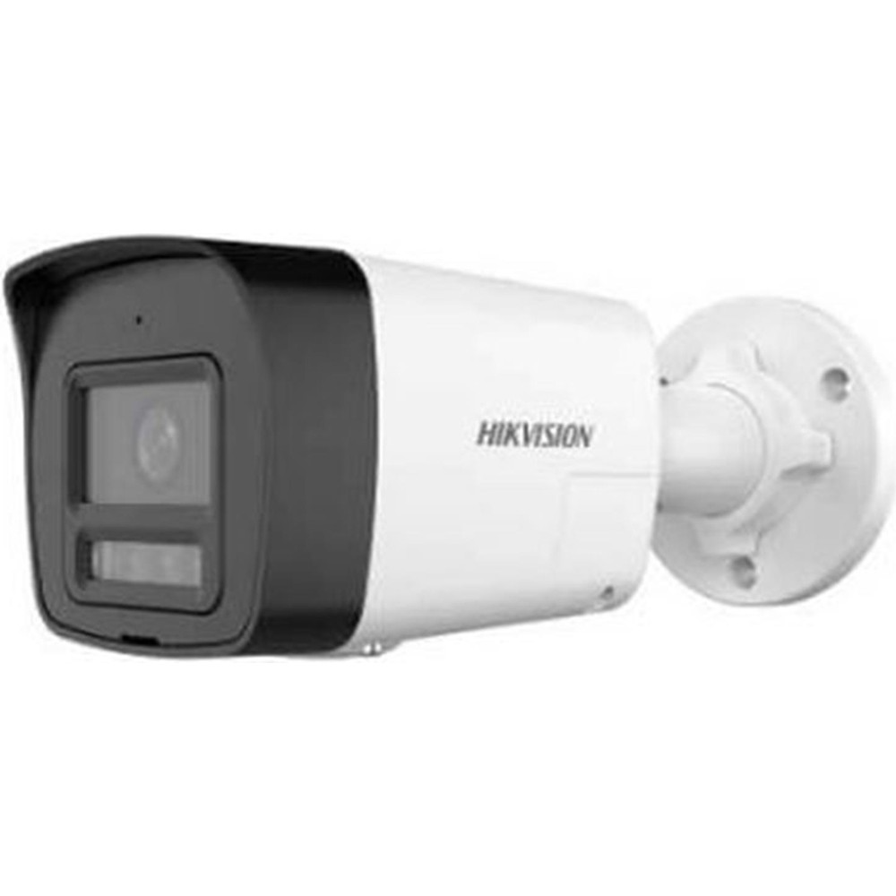 Siyah ön ve montaj braketli beyaz bir Hikvision güvenlik kamerası.
