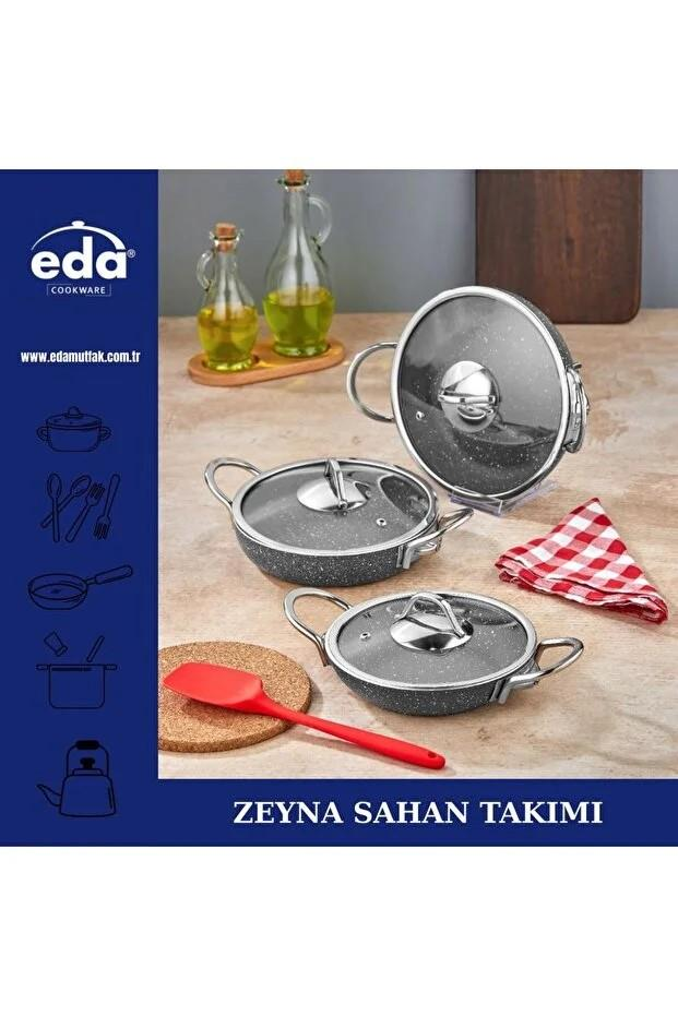 Kapali üç tencere, iki yag şişesi ve kirmizi spatula.