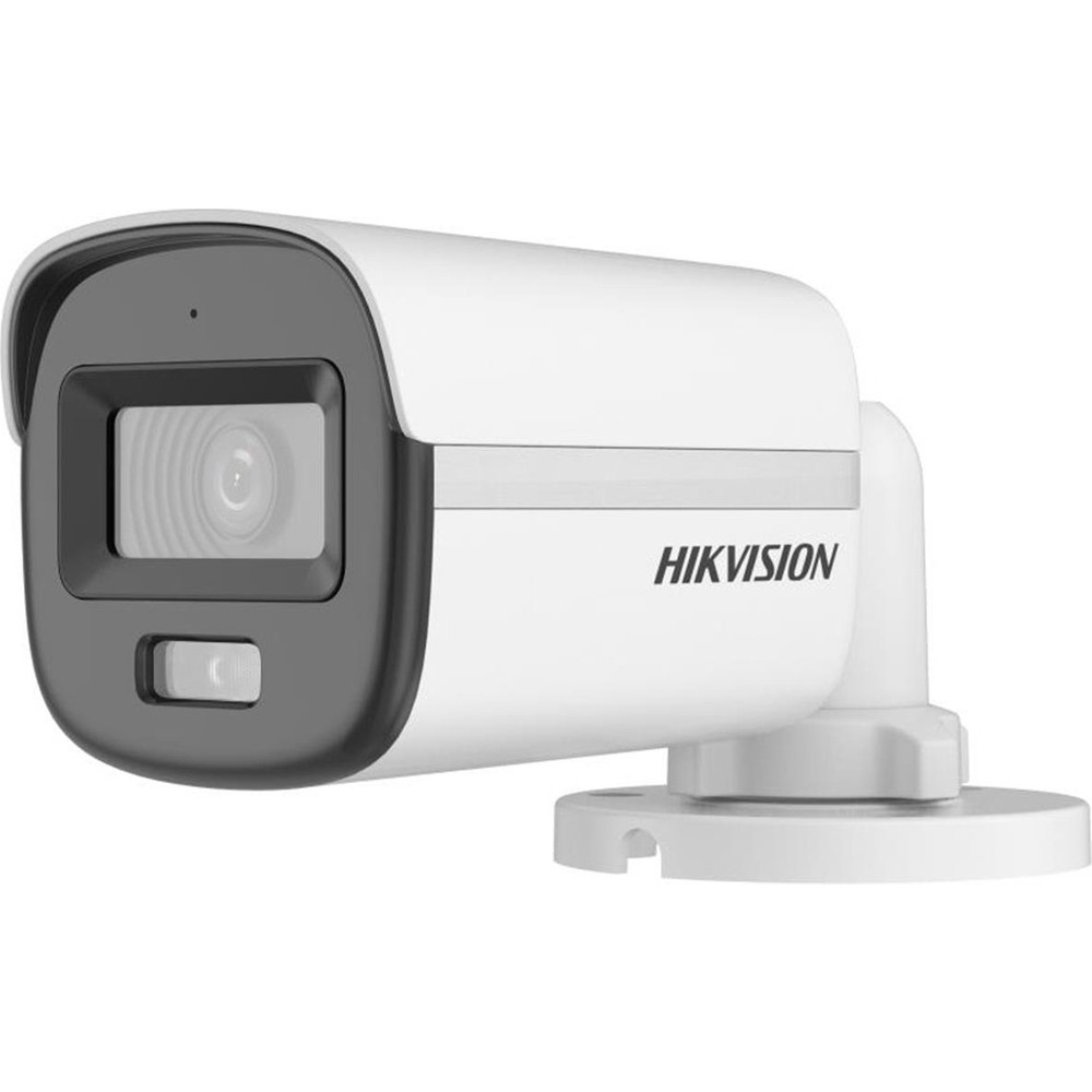Ayarlanabilir montajlı, siyah lens yuvalı beyaz Hikvision güvenlik kamerası.