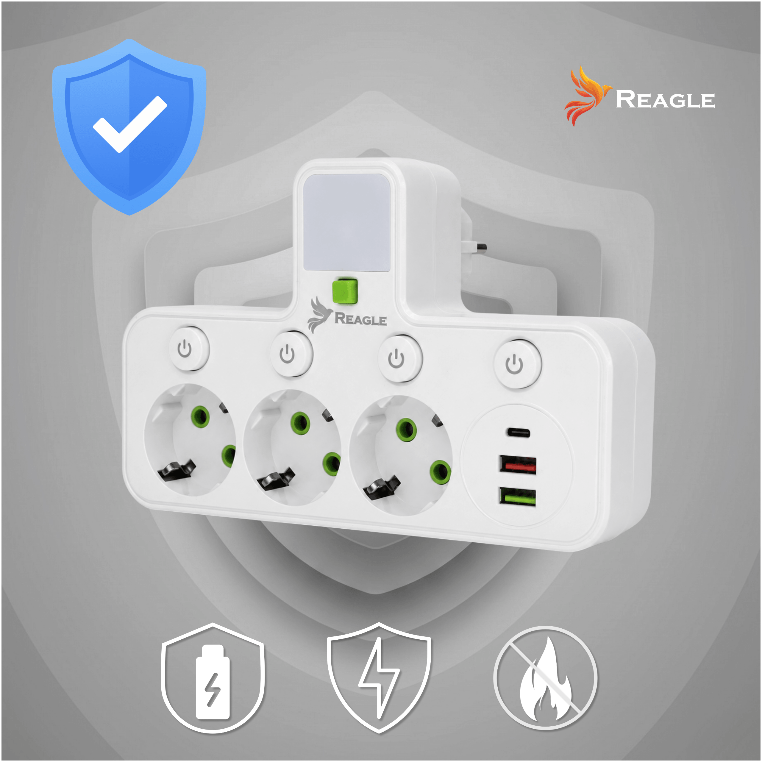 Una regleta blanca con 3 enchufes, 3 puertos USB y una luz nocturna.