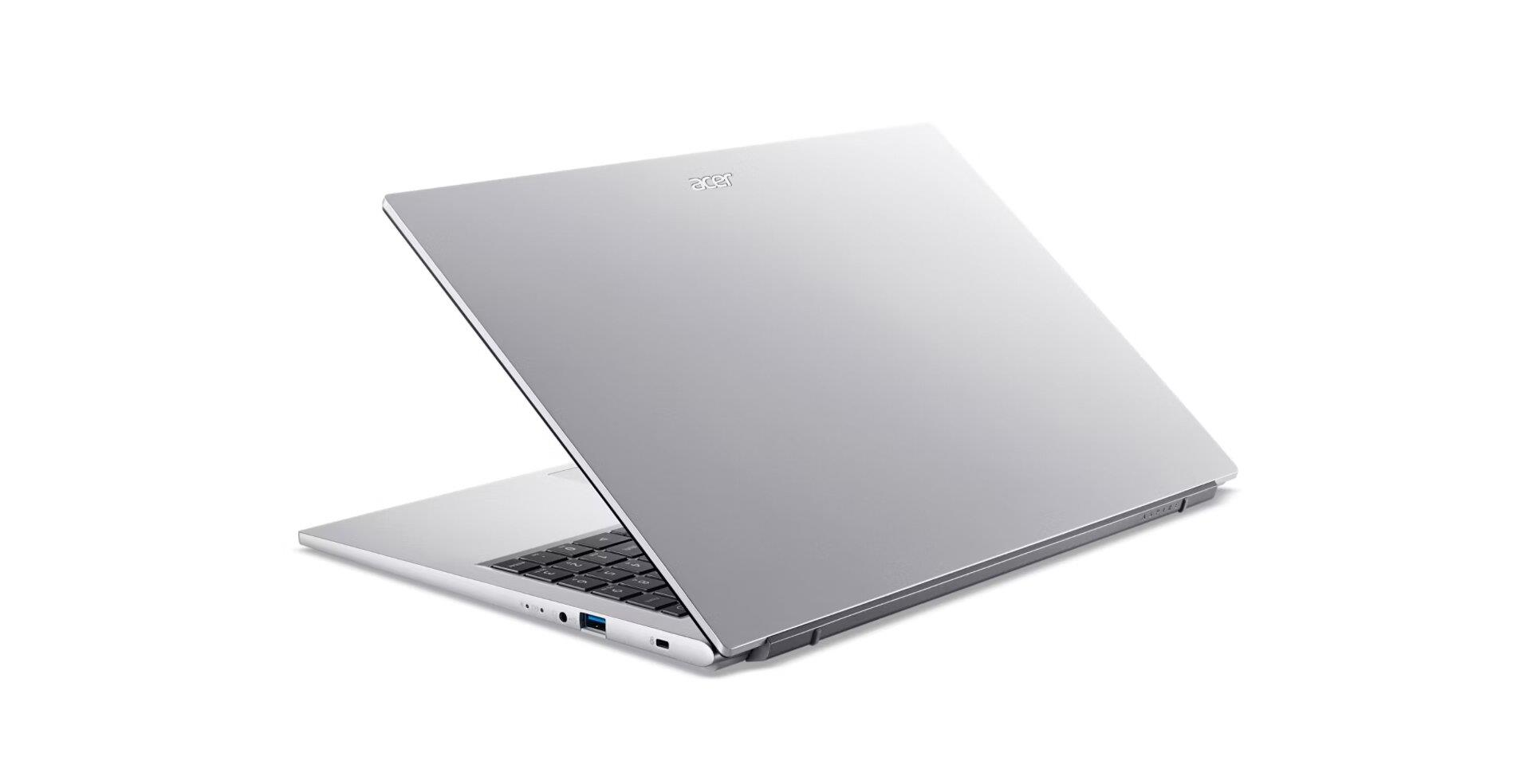 Gümüş renkli Acer dizüstü bilgisayar açık, klavyesi ve bağlantı noktaları görünüyor.