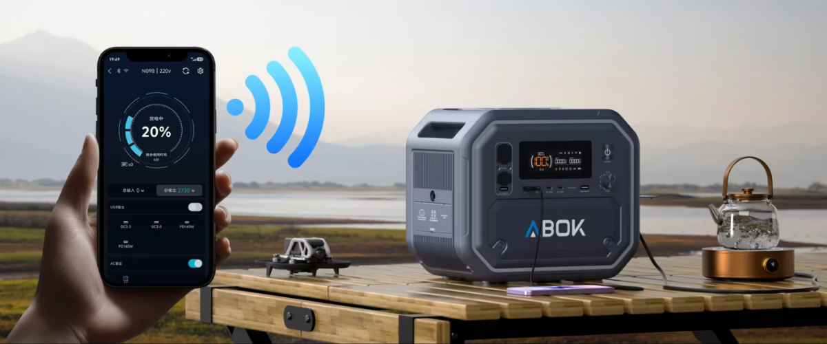 Smartfon pokazuje 20% baterii, obok przenośnego generatora i czajnika.