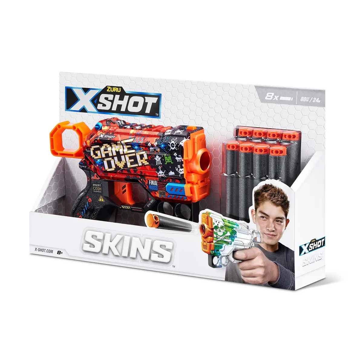 Zestaw pistoletów na zabawki X-Shot z rzutkami i chłopcem trzymającym pistolet na zabawki. Motyw Game Over.