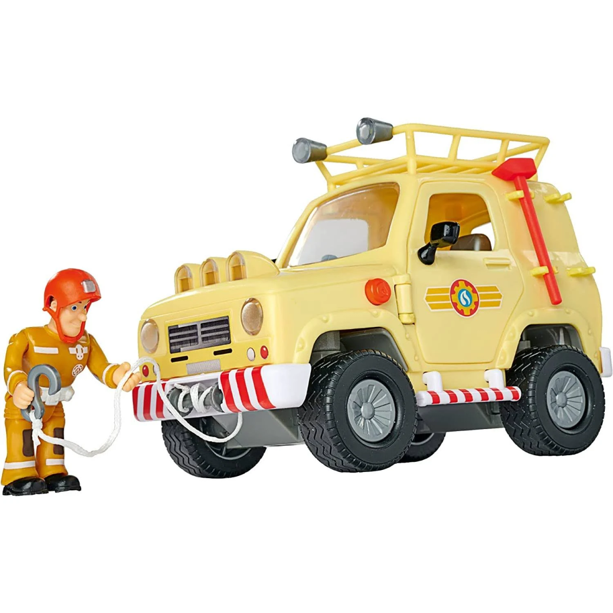 Bombero con cuerda junto a un todoterreno de juguete amarillo con portaequipajes.