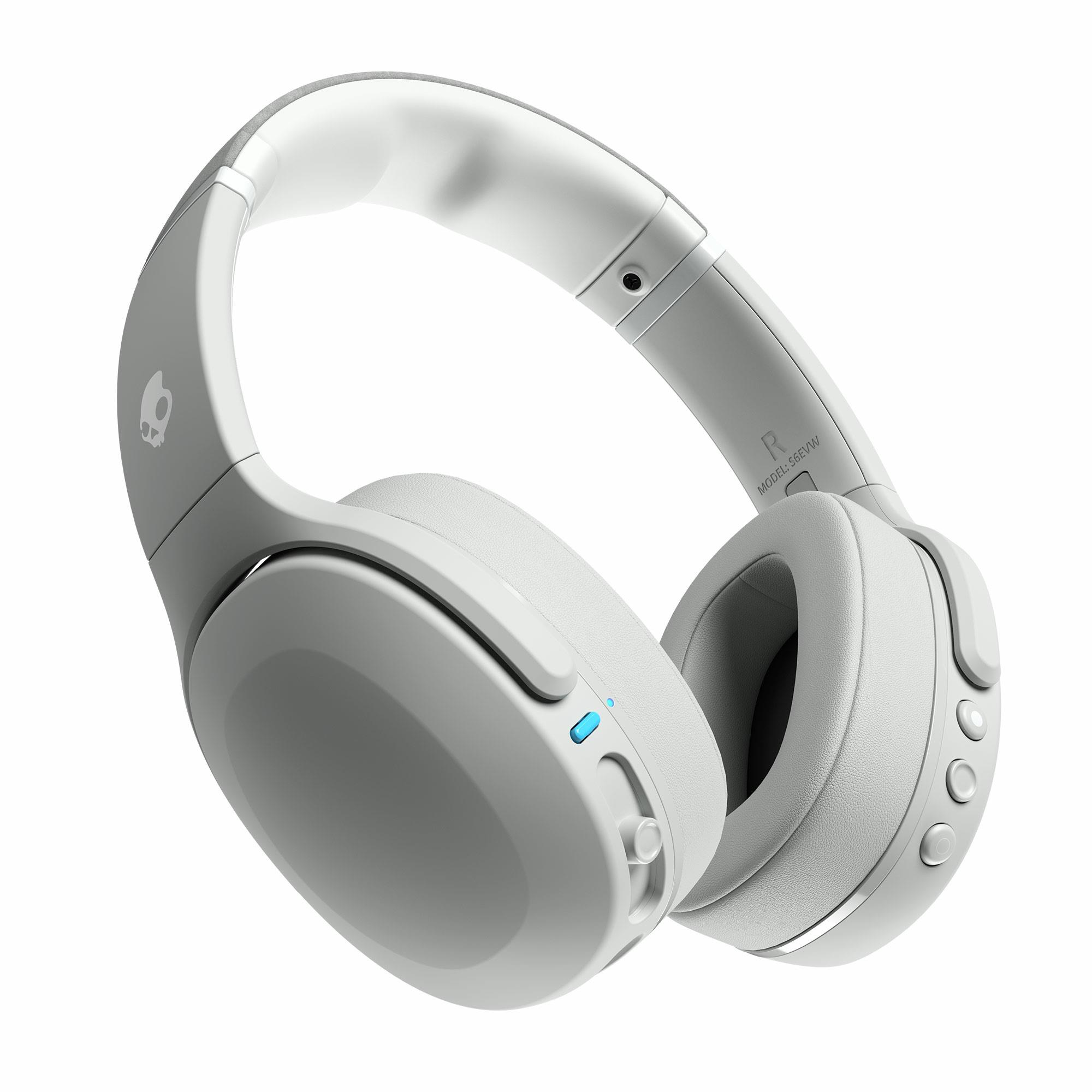 Graue Kopfhörer mit einem Skullcandy-Logo und blauen Akzenten auf weißem Hintergrund.