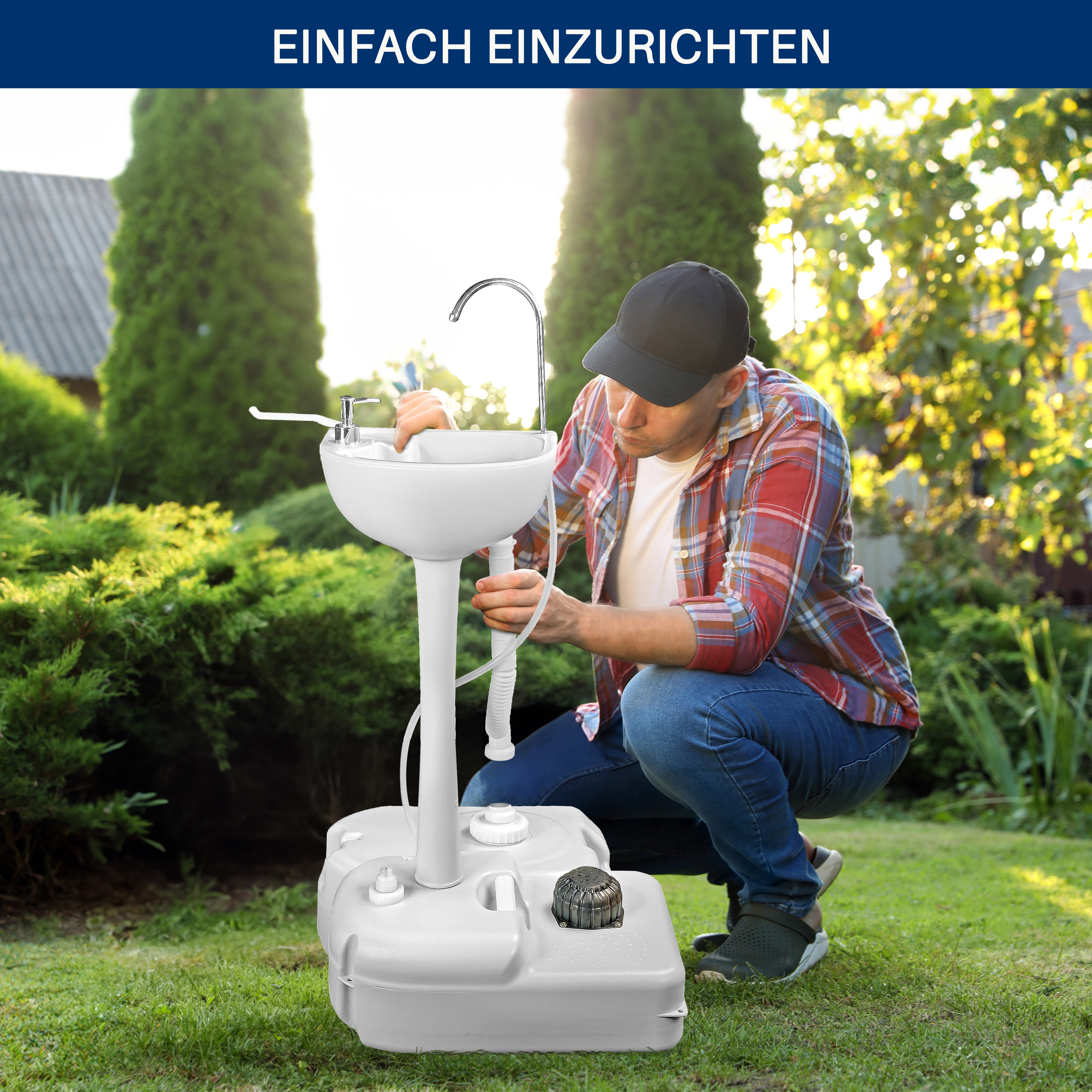 Mann stellt ein tragbares Waschbecken im Freien auf. Sonnenschein.