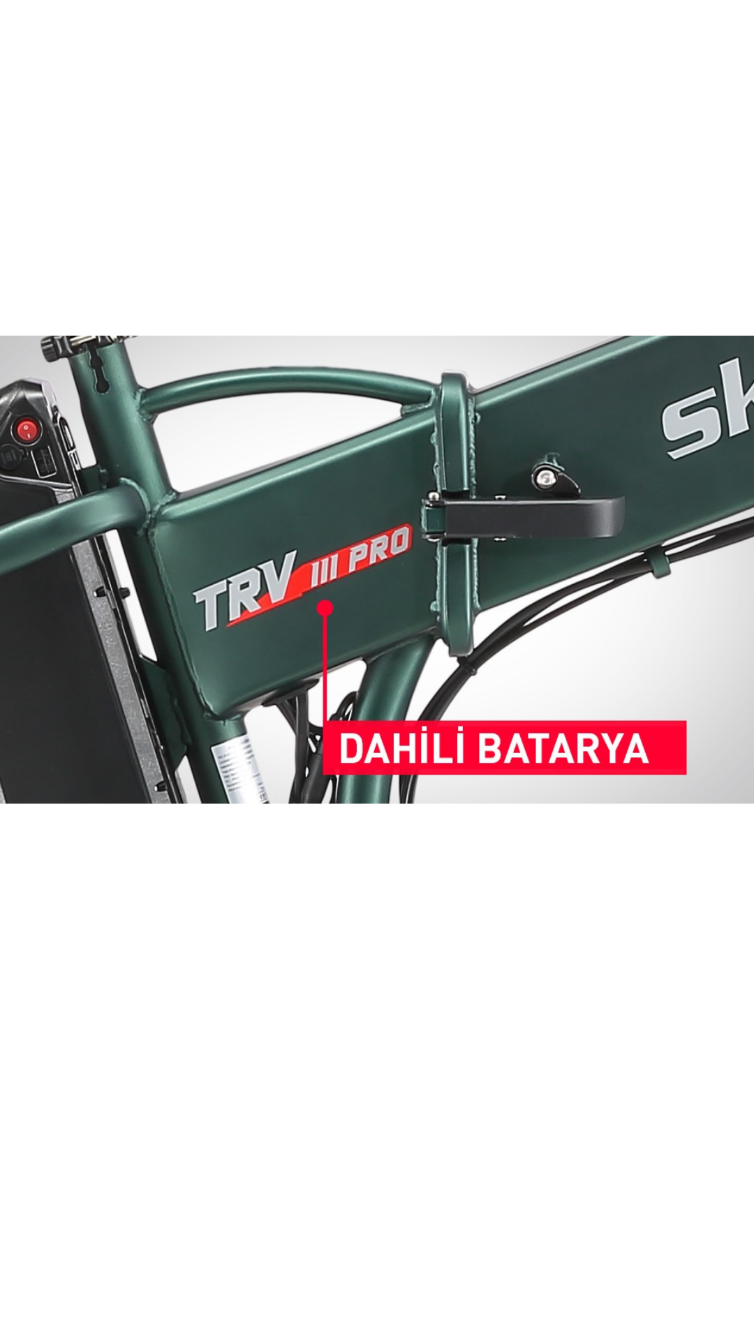 Yeşil bisiklet kadrosu "TRV III PRO" logosu ve kırmızı "DAHİLİ BATARYA" etiketi.
