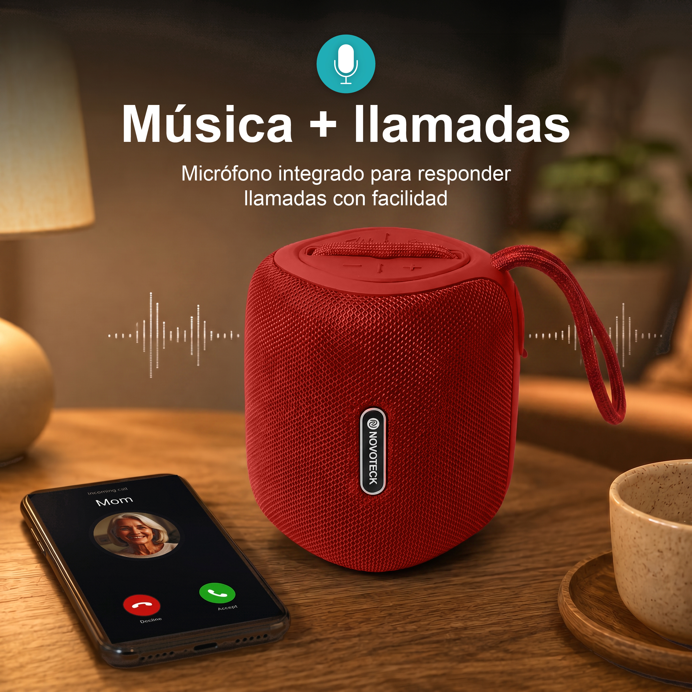 Altoparlante rosso su tavolo in legno accanto a smartphone con chiamata in arrivo.