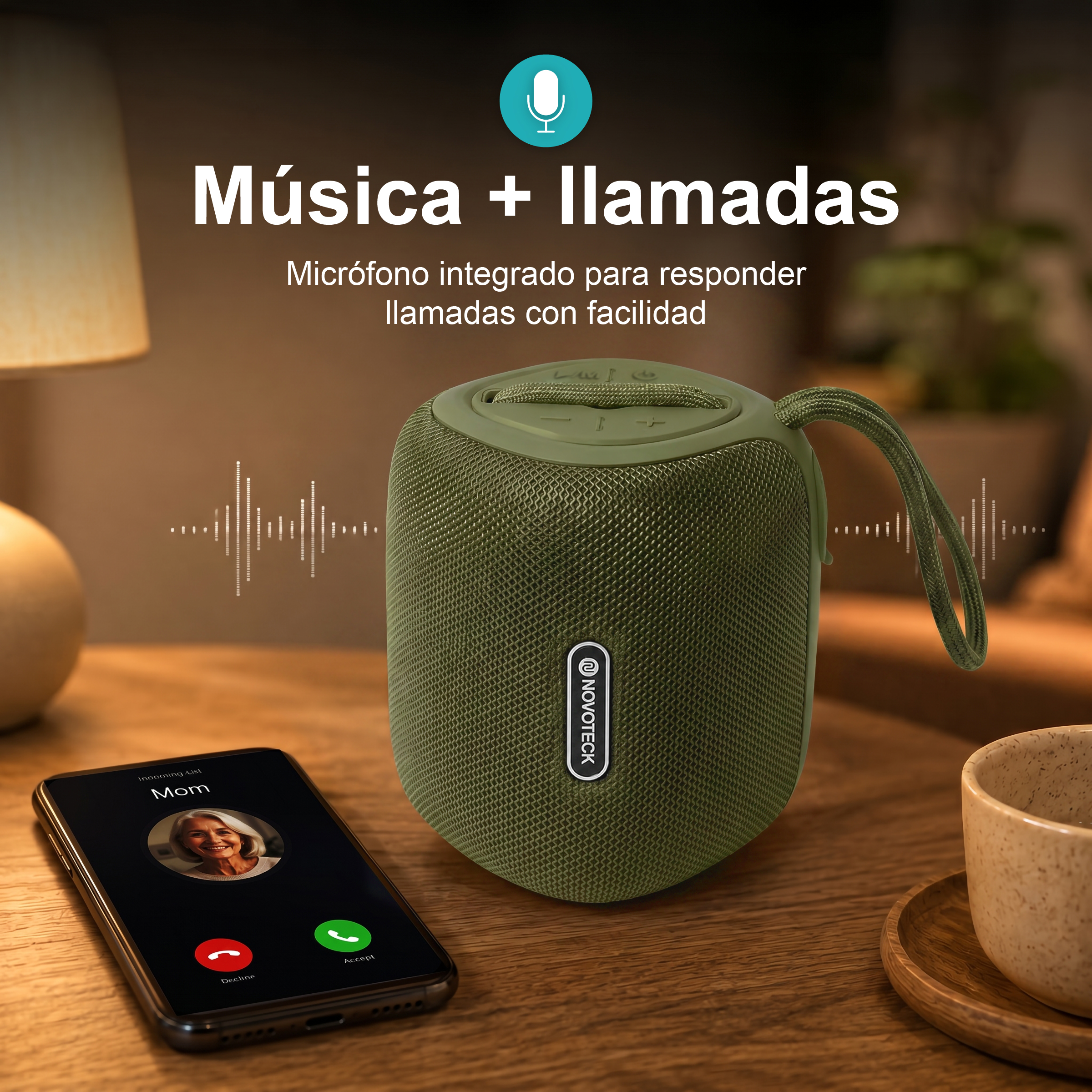 Altoparlante verde con chiamata in arrivo su uno smartphone accanto.