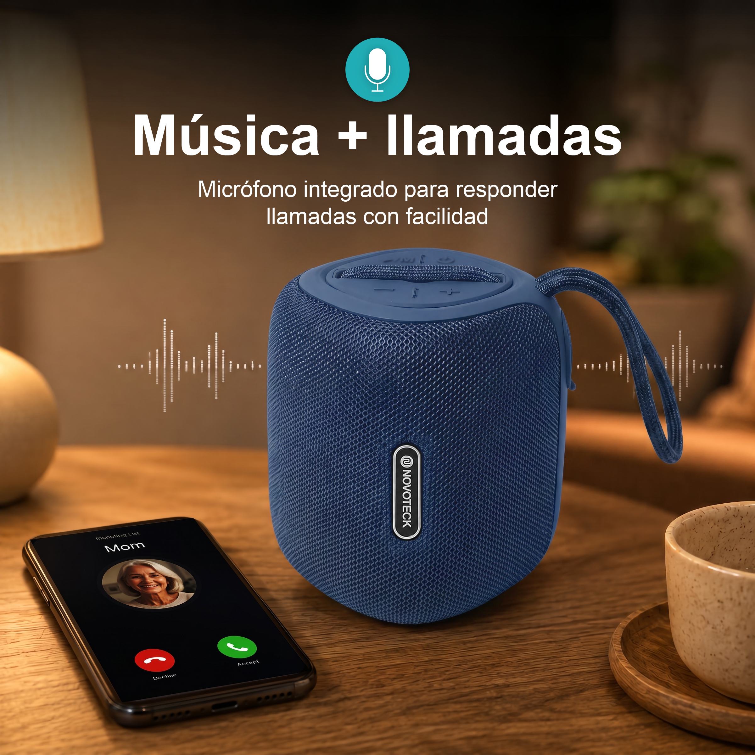 Un altoparlante blu accanto a uno smartphone che mostra una chiamata in arrivo da "Mamma".