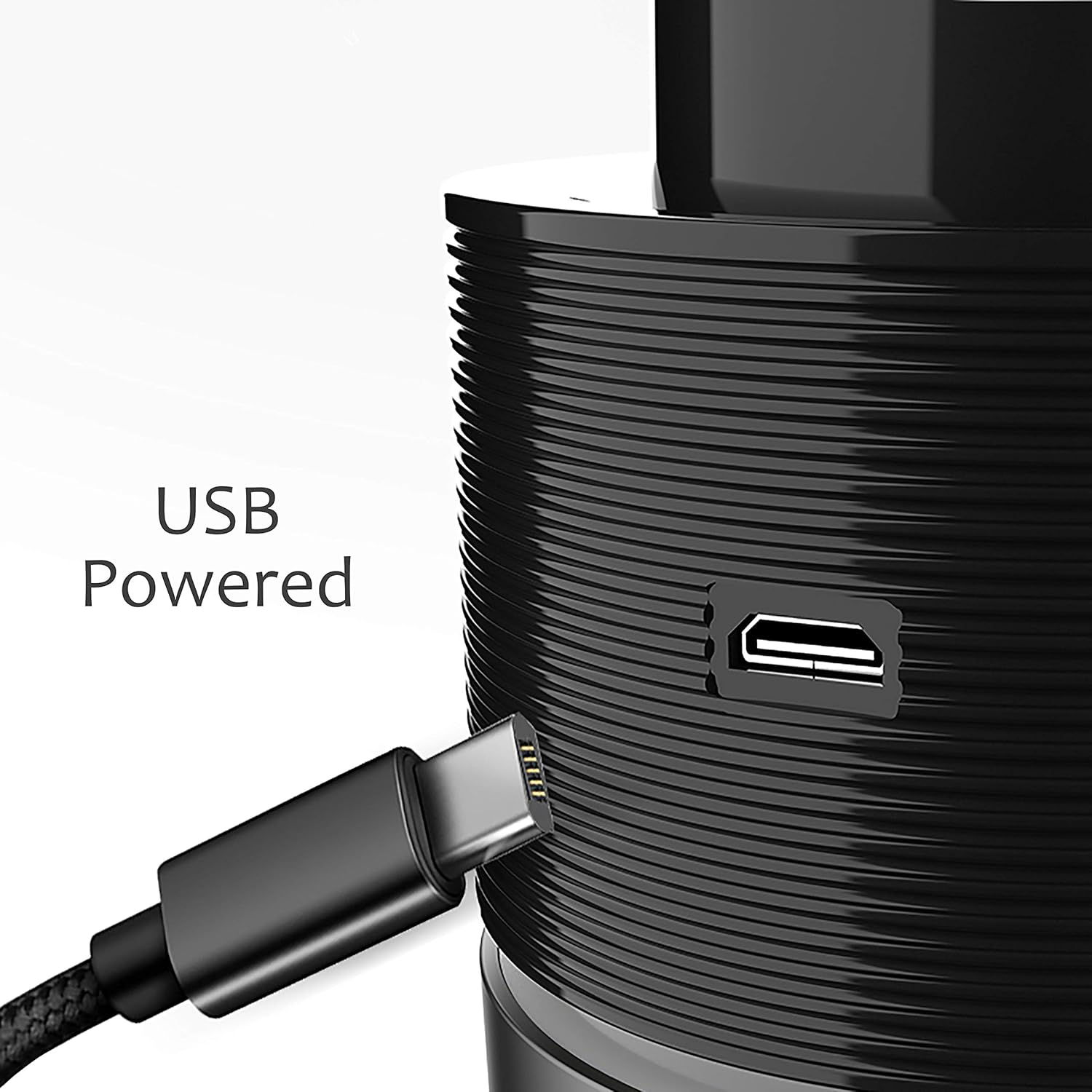 Ein USB-C-Kabel ist in ein schwarzes, geripptes zylindrisches Gerät gesteckt.