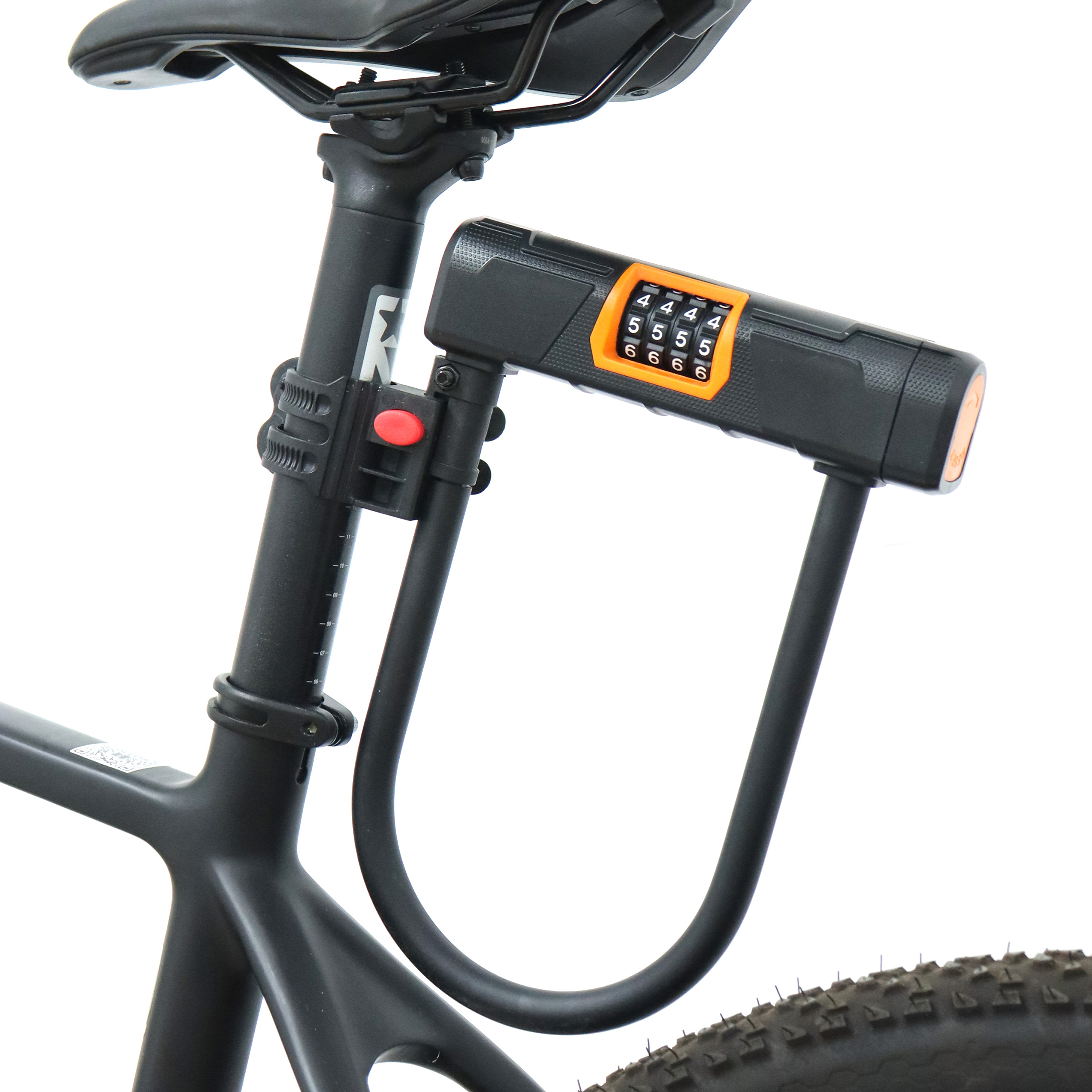Tija de sillín de bicicleta negra con candado en U negro adjunto con candado de combinación naranja.
