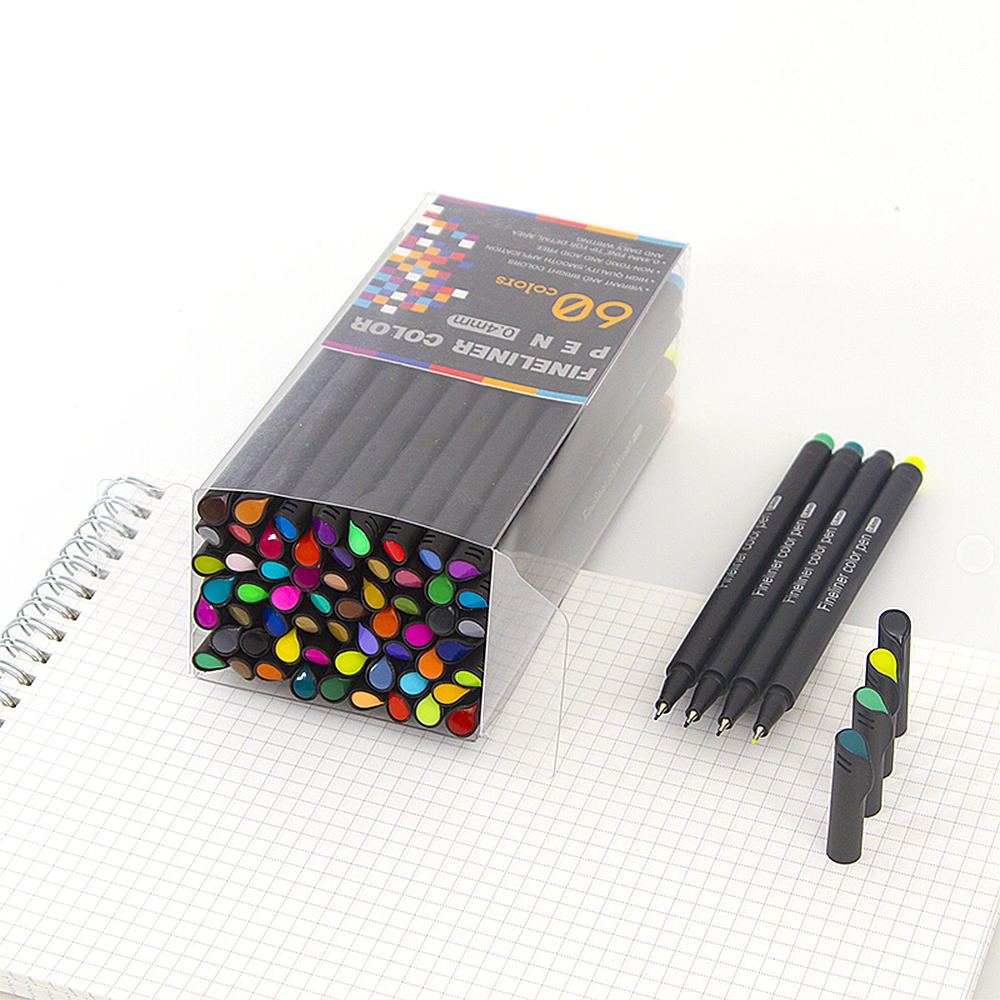 Scatola di 60 pennarelli fineliner colorati su taccuino a griglia, con quattro pennarelli a destra.