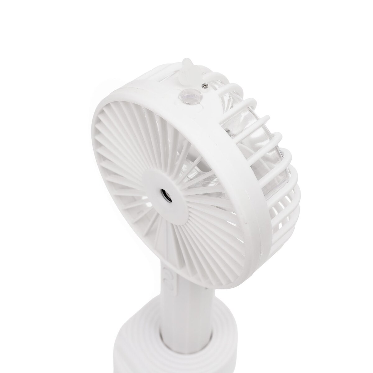 Ein kleiner weißer Ventilator mit Rotorblättern und Schutzgitter.