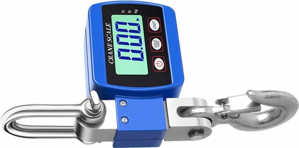 Ein blauer Digitalwaage mit Haken und Bügel, zeigt 0.00 an.