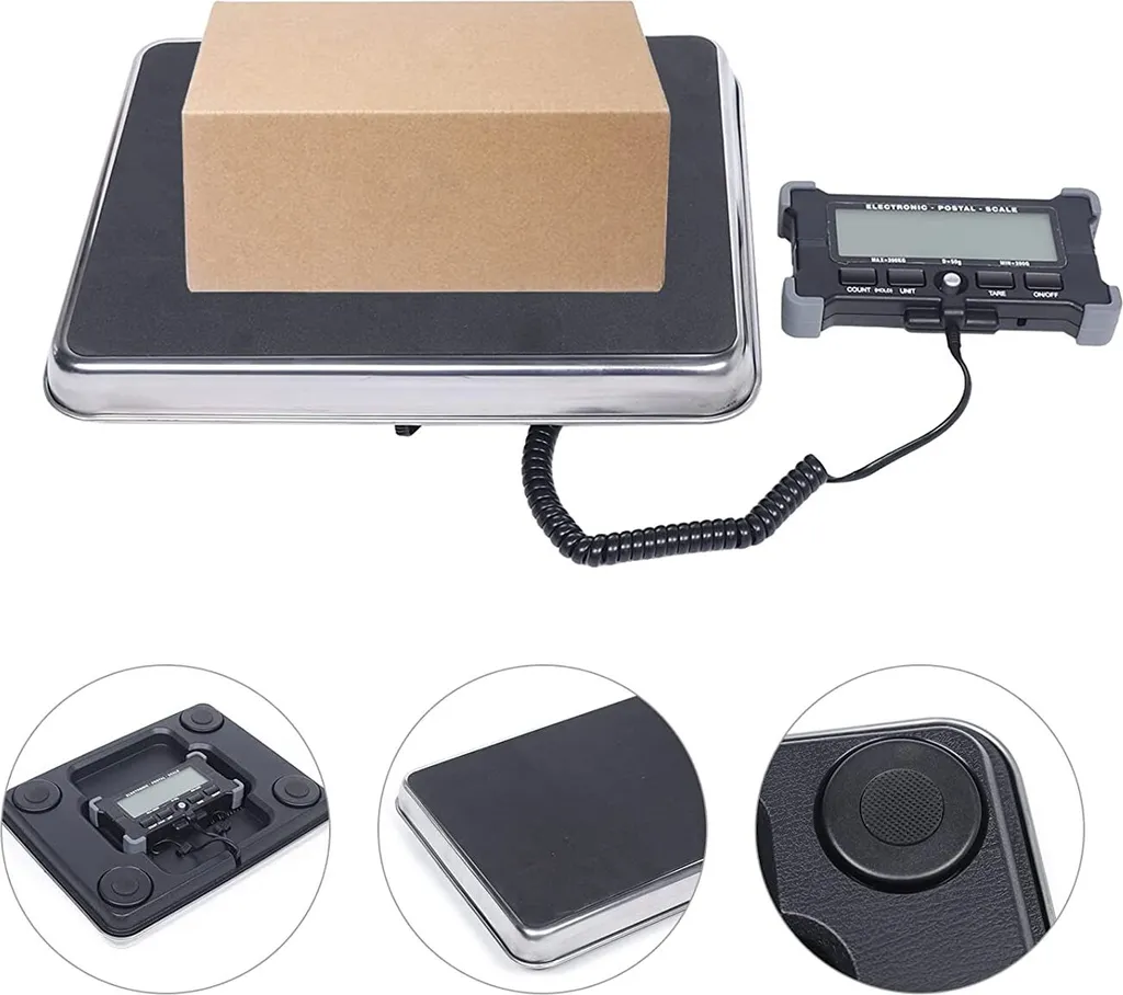 Eine Paketwaage mit einem Karton auf ihrer Plattform und einem separaten Digitaldisplay.