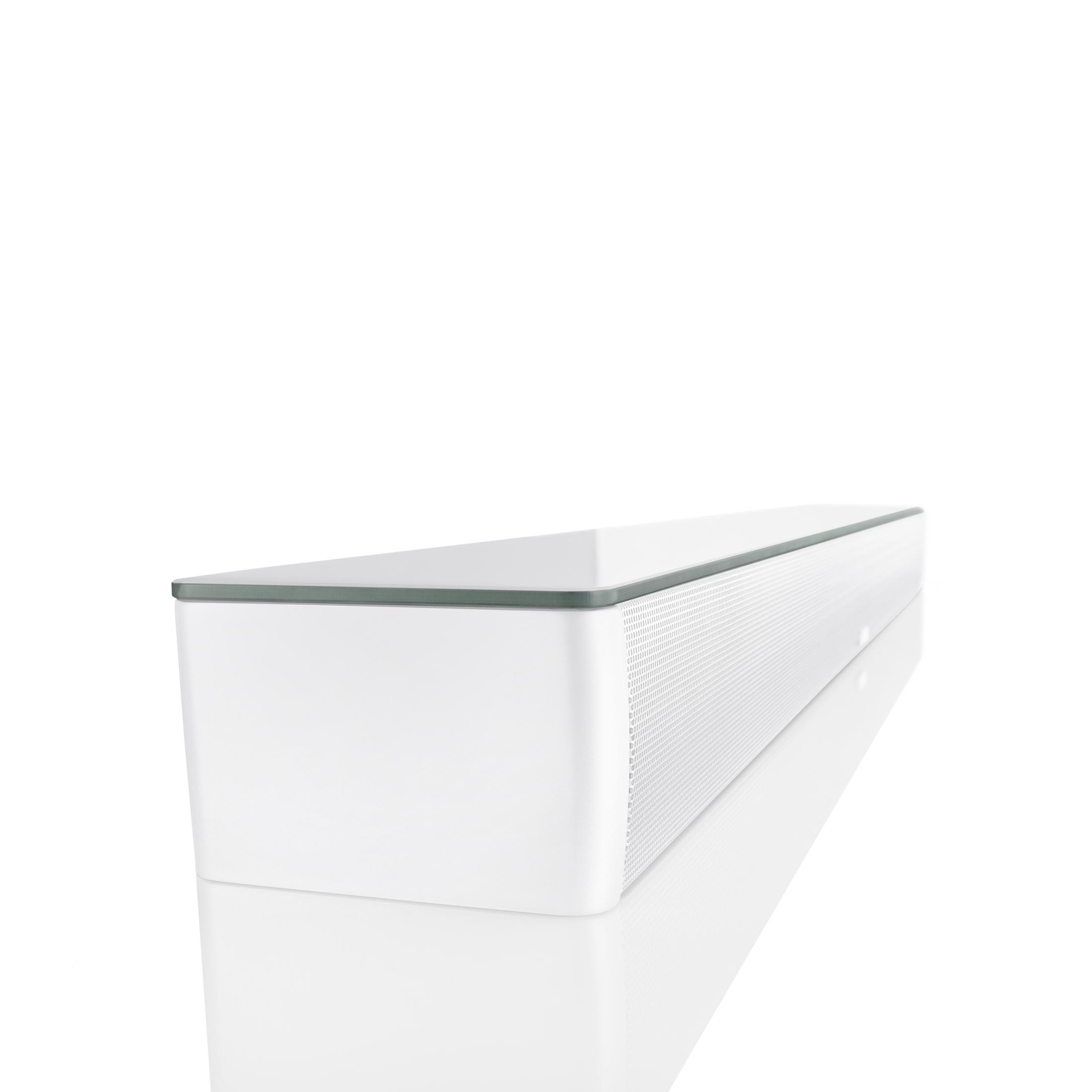 Ein weißer Soundbar mit Glasoberseite auf weißem Hintergrund.