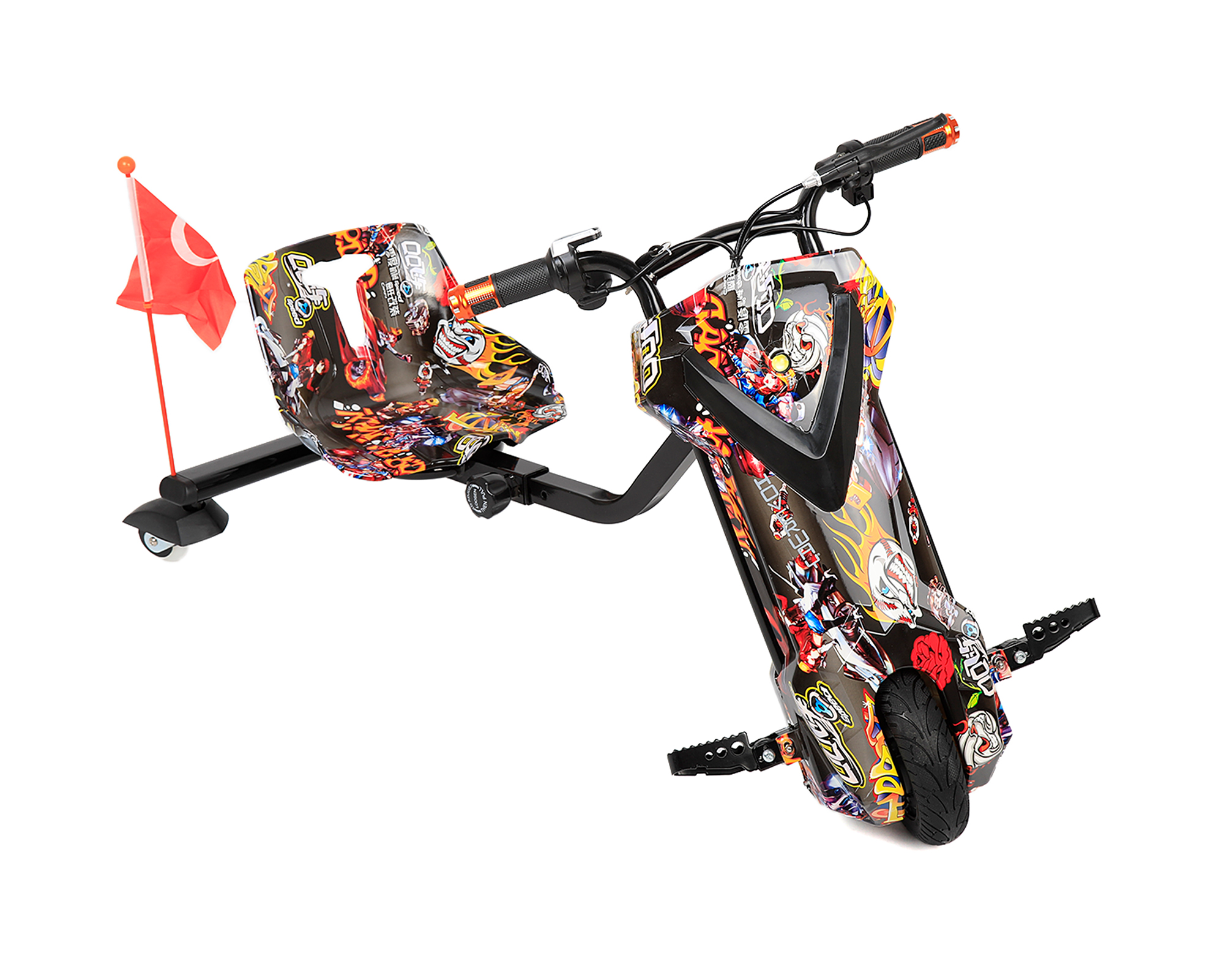 Beyaz arka plan üzerinde Türk bayraklı renkli drift scooter.