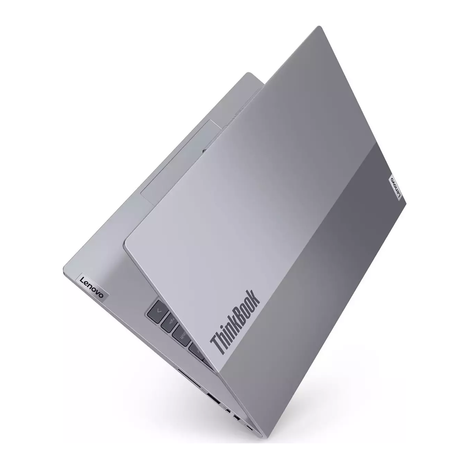 Beyaz zeminde kapalı, gümüş renkli Lenovo ThinkBook dizüstü bilgisayar.