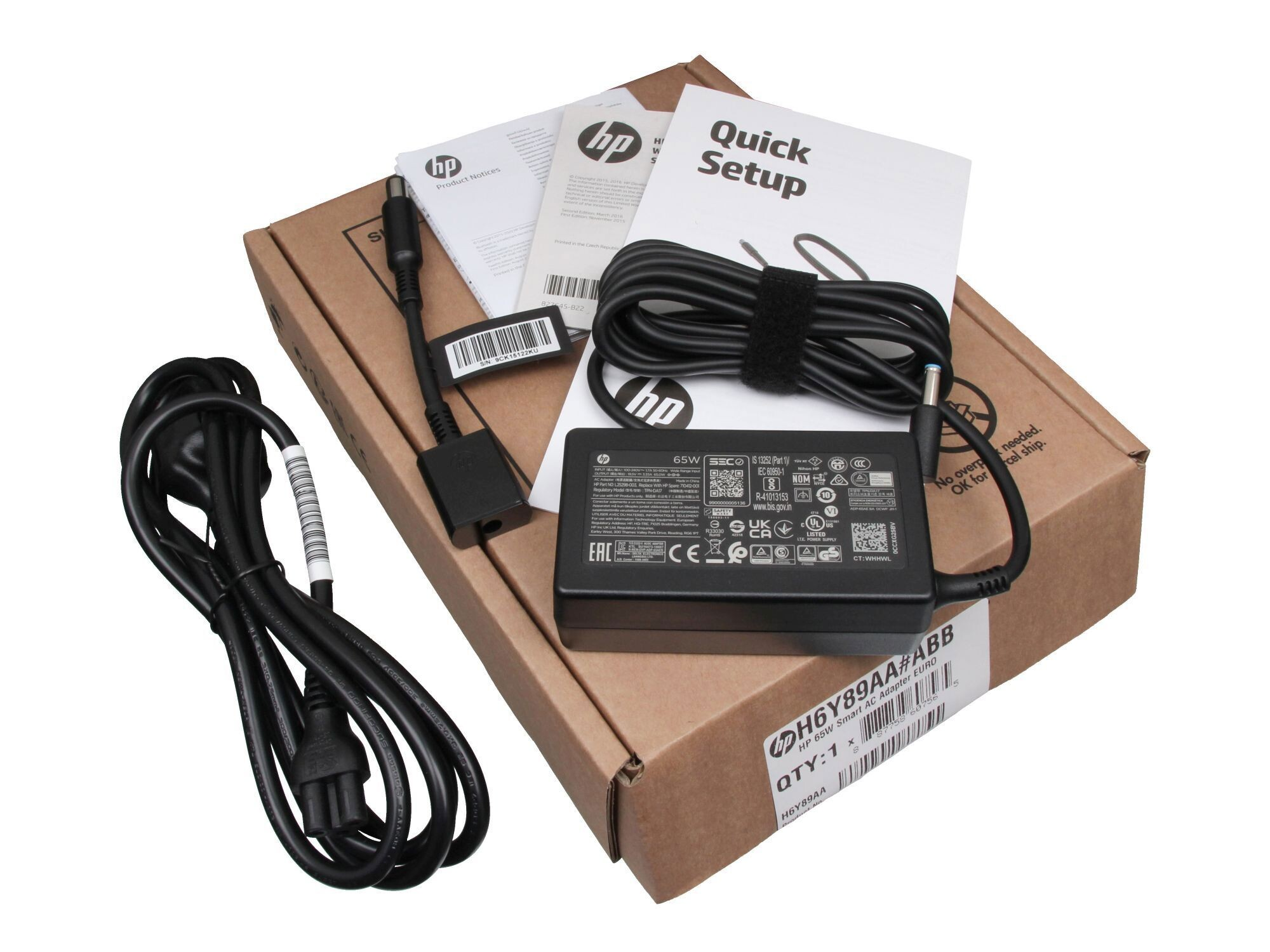 HP Netzteil mit Kabel und Anleitungen in einer Kartonschachtel.